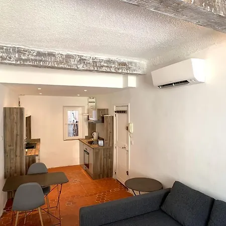 Renting Atypical In Rue Fourmillière Appartamento Antibes