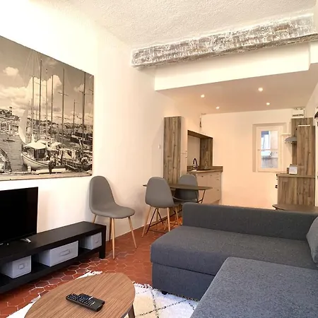 Renting Atypical In Rue Fourmillière