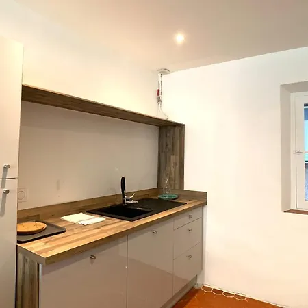 Renting Atypical In Rue Fourmillière