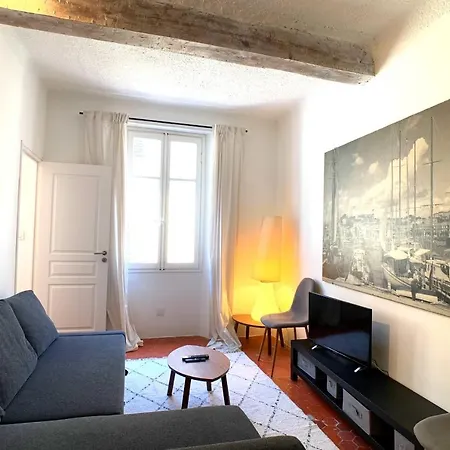 Renting Atypical In Rue Fourmillière