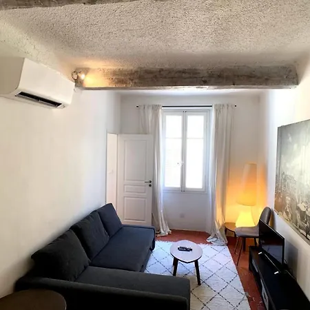Renting Atypical In Rue Fourmillière Antibes